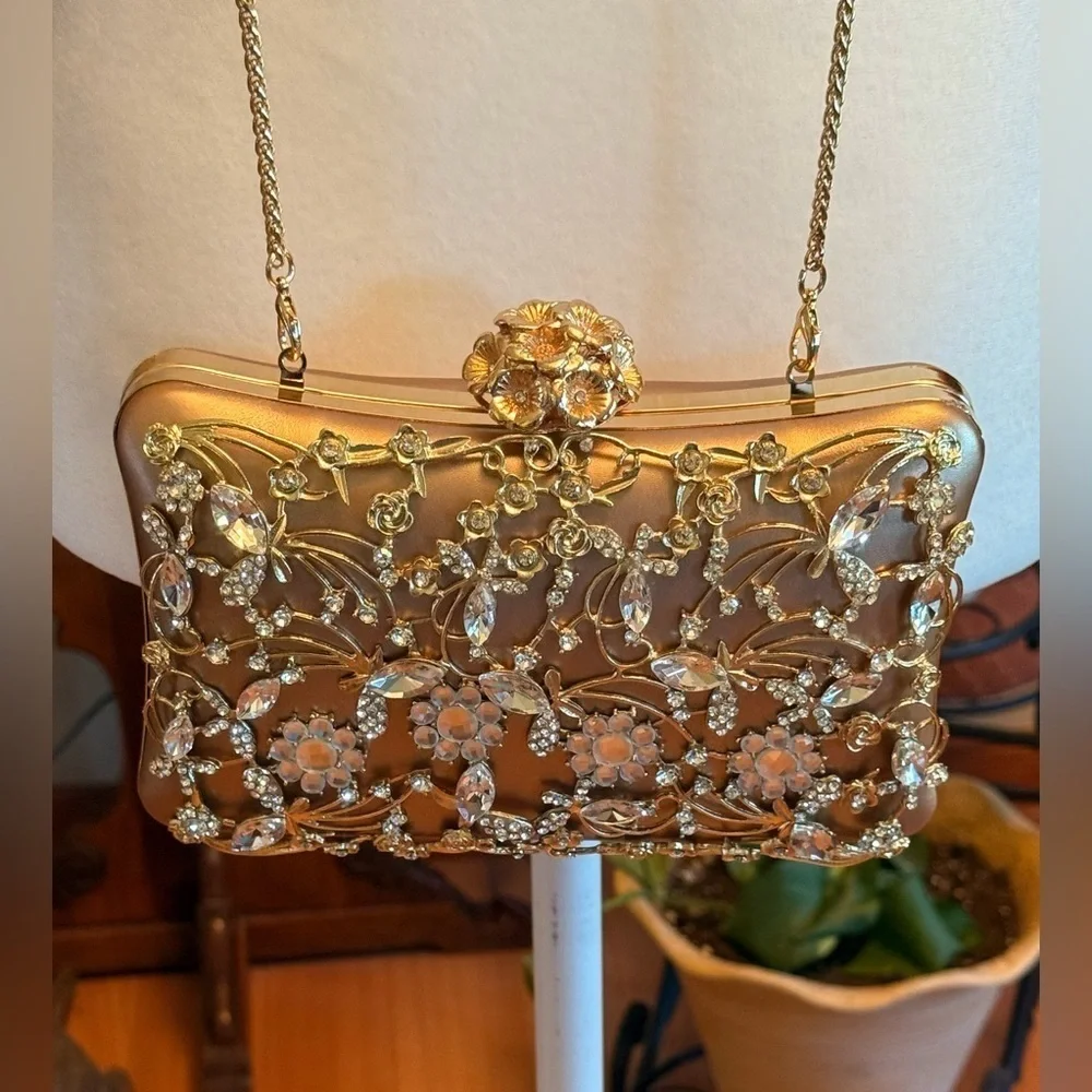 NWOT Elegant Gold Floral Clutch Comes With Detachable Gold Crossbody Strap